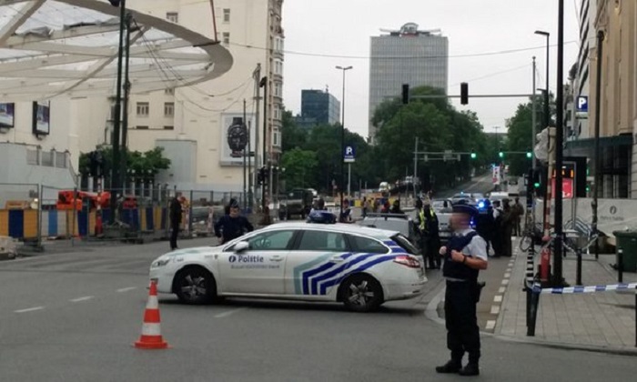Arrest near Brussels shopping centre prompts Belgian crisis centre meeting